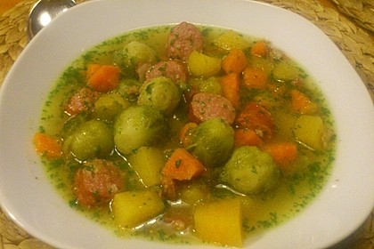 Steckrüben-Rosenkohl Eintopf mit Maronen und Mettwurst 10