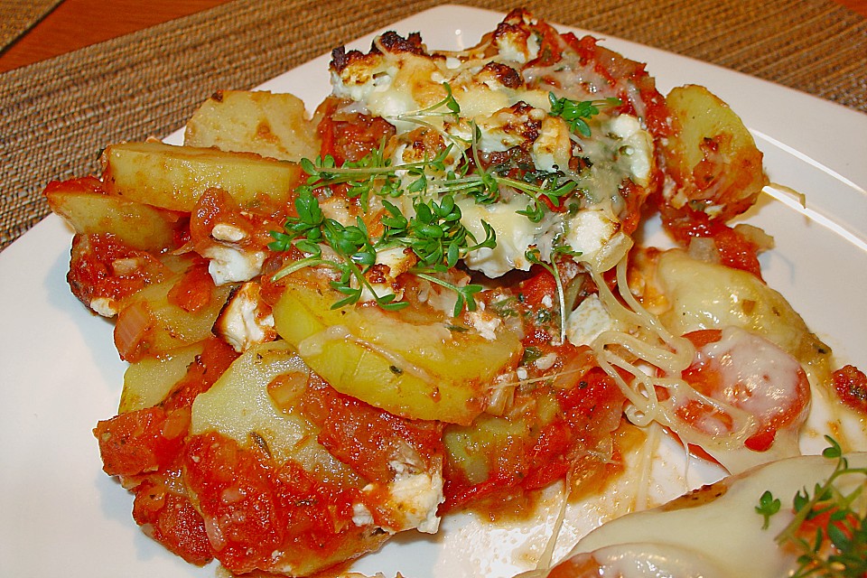 Kartoffelauflauf mit scharfer Tomatensauce von badegast1 | Chefkoch.de