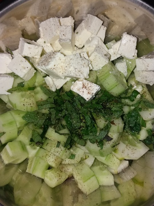Gurkensalat mit Feta und Minze von schnurzelchen-aus-Landes | Chefkoch.de