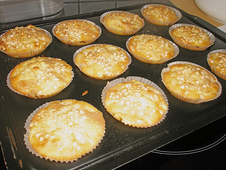 Apfel-Mandel Muffins mit Zimtguss von Sarah von SarahGoldwyn | Chefkoch.de