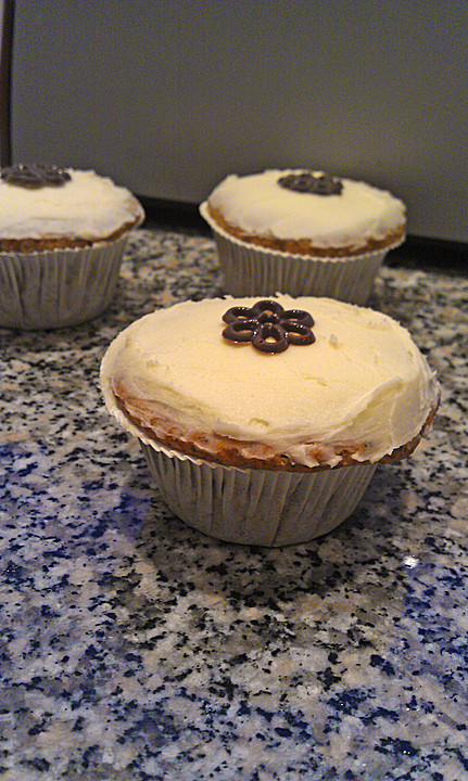 Marzipan-Mohn Cupcakes von dashonigkuchenpferd | Chefkoch.de