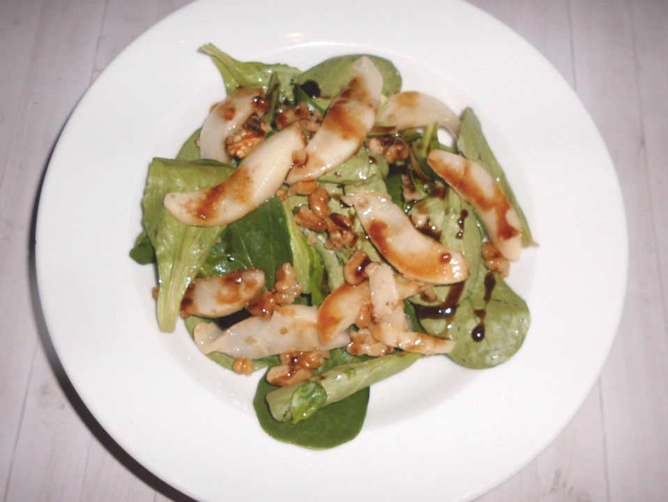 Feldsalat mit gebratenen Birnen und Walnüssen von fine | Chefkoch.de