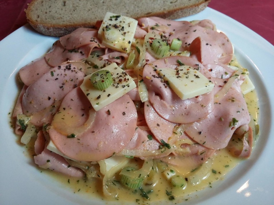 Schweizer Wurstsalat von Aurora | Chefkoch.de Schweizer Wurstsalat von Aurora | Chefkoch.de