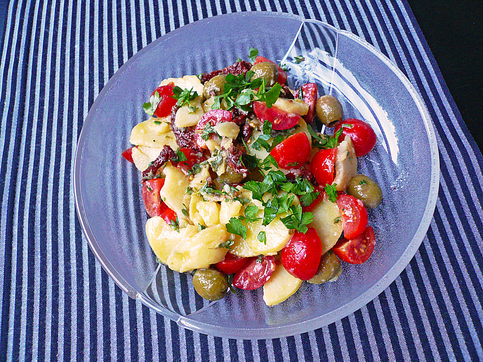 Kartoffelsalat Mit Tomaten Und Oliven Von Hobbykoechin Chefkoch De