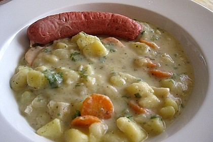 Dicke Kartoffelsuppe mit Wurst
