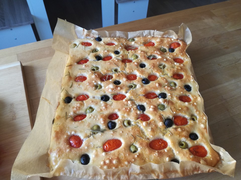 Focaccia mit Tomaten und Rosmarin von gloryous | Chefkoch.de