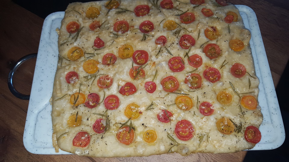 Focaccia mit Tomaten und Rosmarin von gloryous | Chefkoch.de