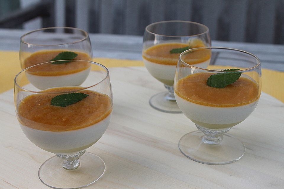 Zitronengras-Panna cotta mit Mangosauce von chefkoch | Chefkoch.de