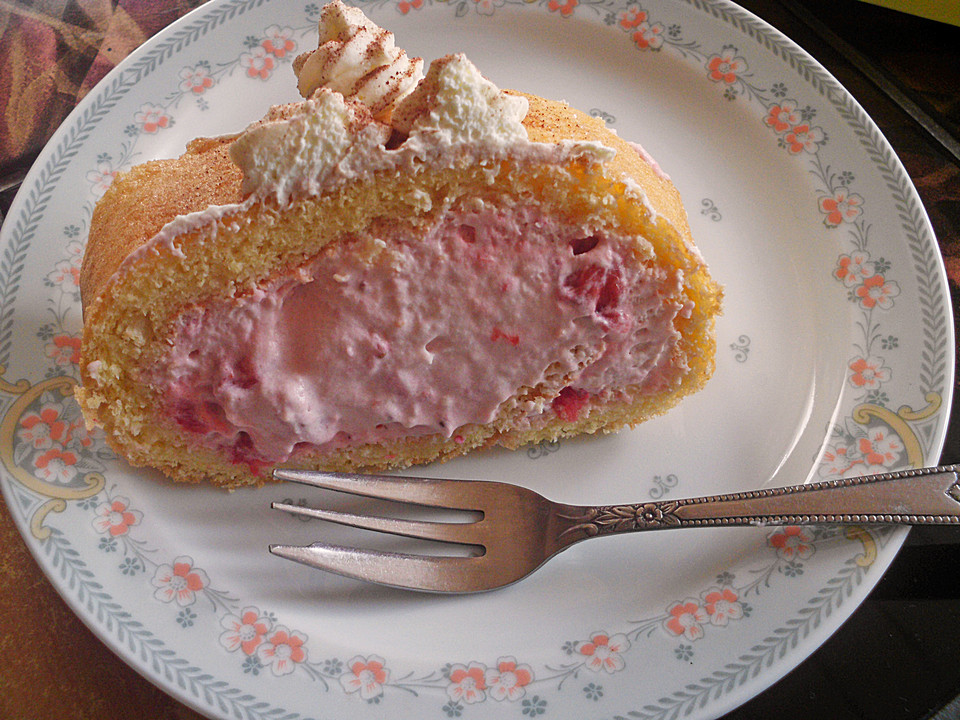 Biskuitrolle mit Erdbeerfüllung von chefkoch | Chefkoch.de