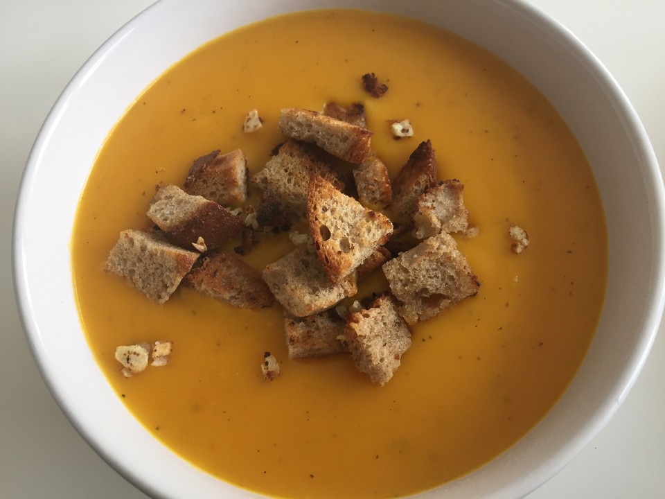 Kartoffel-Kürbis-Suppe mit Croutons von Alexandra-N | Chefkoch.de
