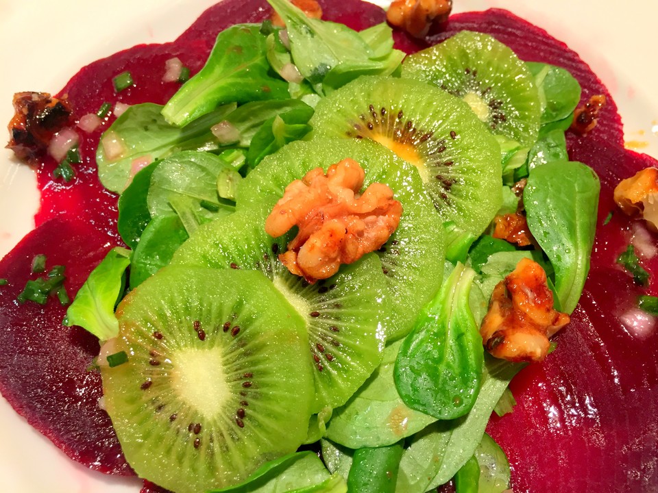 Herbstsalat mit Kiwi und Walnüssen von brigitte1612 | Chefkoch.de