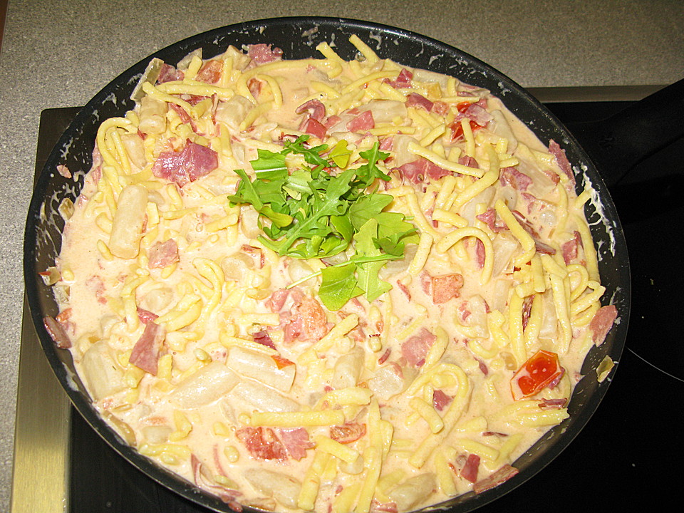 Spätzle in Schinkensahnesoße