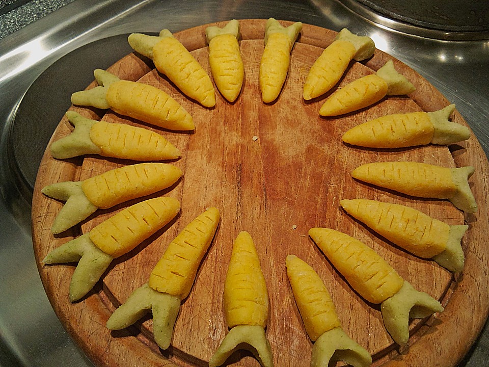 Natürlich gefärbte Marzipan-Möhren von gloryous | Chefkoch.de