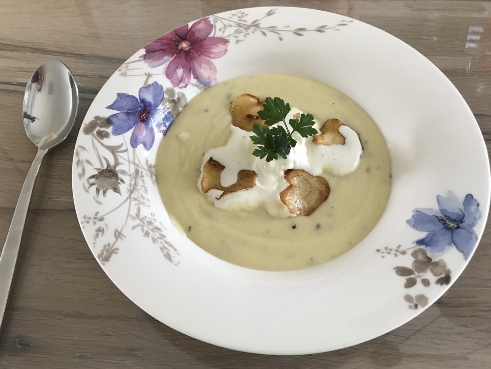 Pastinaken-Rahmsuppe von ManuGro | Chefkoch.de