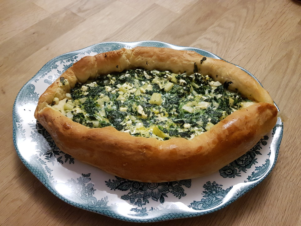 Pide mit Spinat und Schafskäse von SallyGoodfield | Chefkoch.de