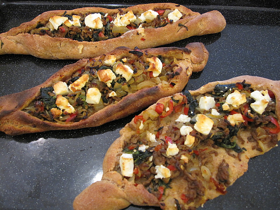 Pide mit Spinat und Schafskäse von SallyGoodfield | Chefkoch.de