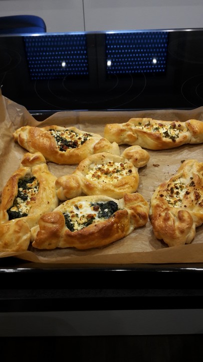 Pide mit Spinat und Schafskäse von SallyGoodfield | Chefkoch.de