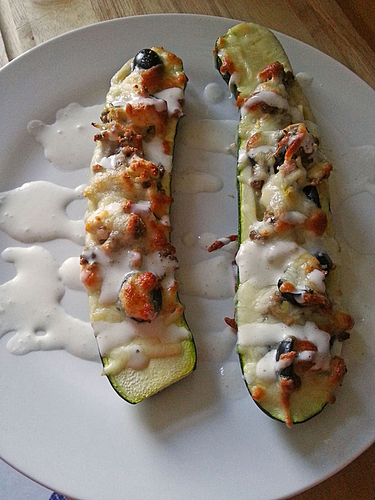 Gefüllte Zucchini mit Feta und Oliven von Malusch | Chefkoch.de