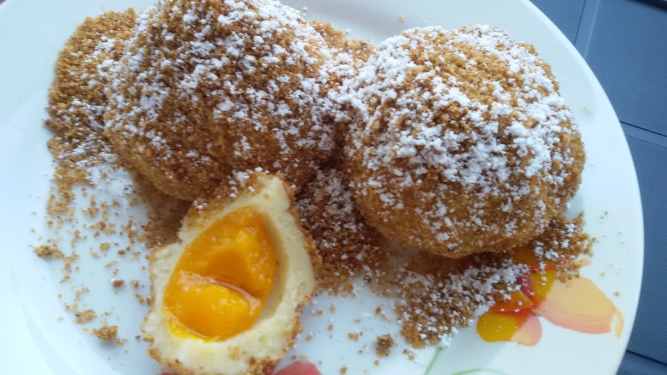 Zwetschgen- oder Marillenknödel mit Quarkteig von HelgaVerena | Chefkoch.de