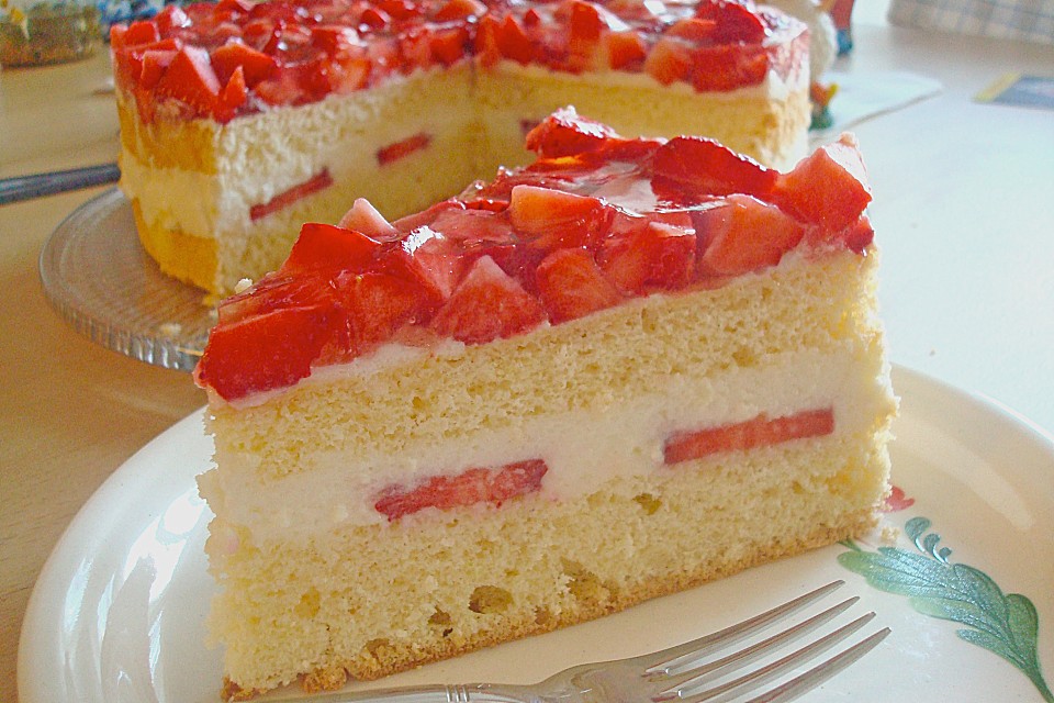 Erdbeer-Buttermilch-Torte von AnkePoltersdorf | Chefkoch.de