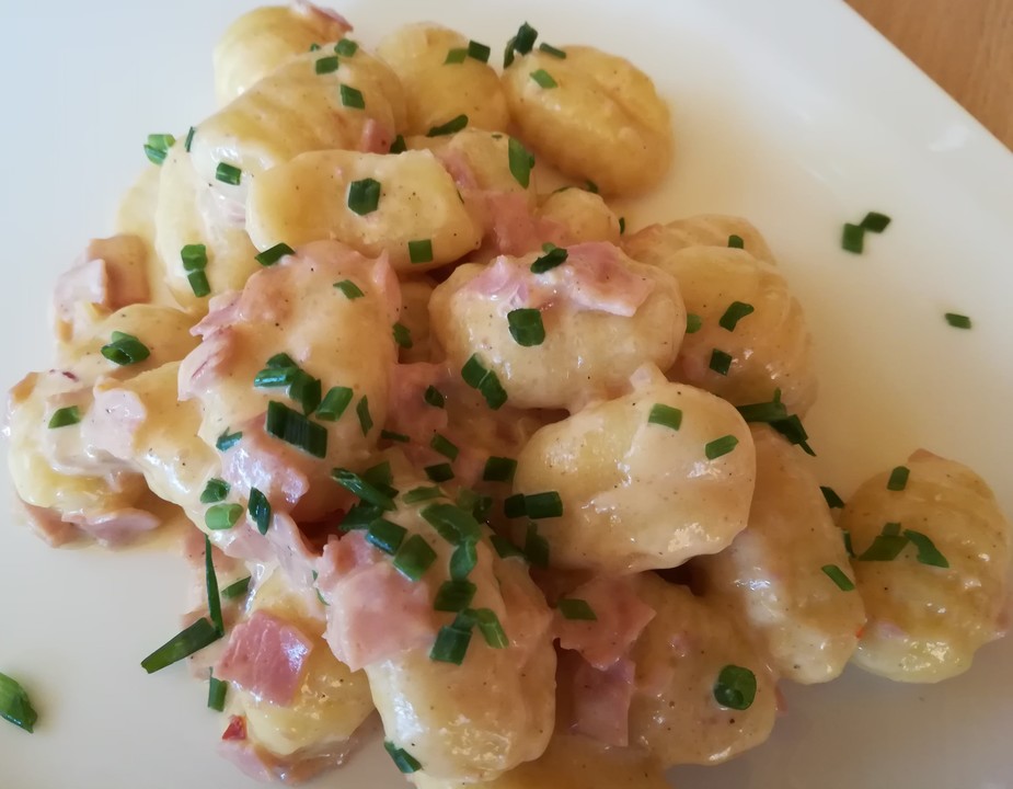 Gnocchi mit Käse-Knoblauch-Schinken-Soße von -Prinzessin17- | Chefkoch.de