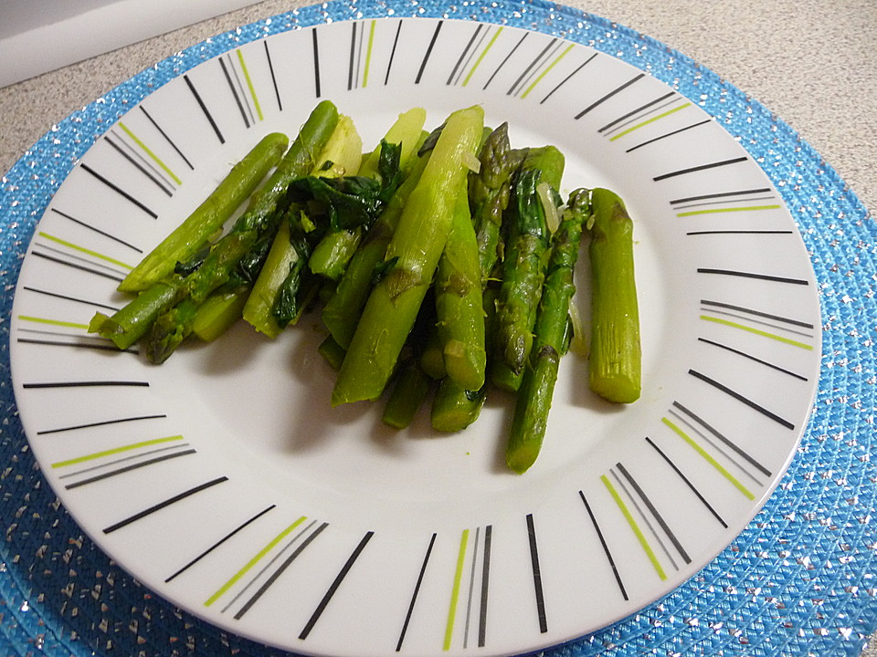 Grüner Spargel mit frischem Bärlauch aus der Pfanne von badegast1 ...