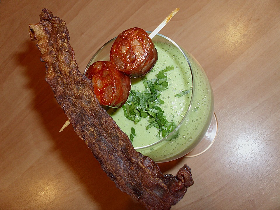 Kalte Gurken-Avocado-Suppe aus dem Mixer mit Chorizo und Bacon von ...