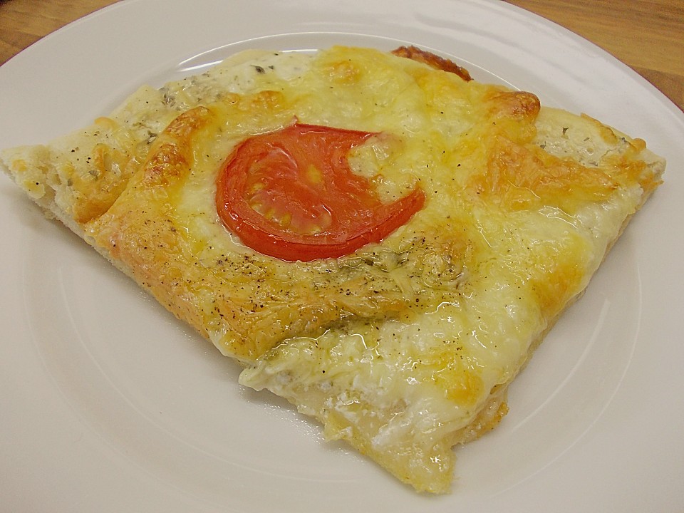 Pizza mit Mozzarella, Salbei, Bärlauch und Tomaten von badegast1 ...