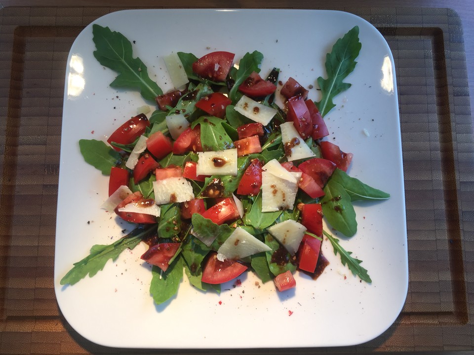 Rauke-Tomaten-Salat mit Balsamicodressing und Parmigiano von badegast1 ...
