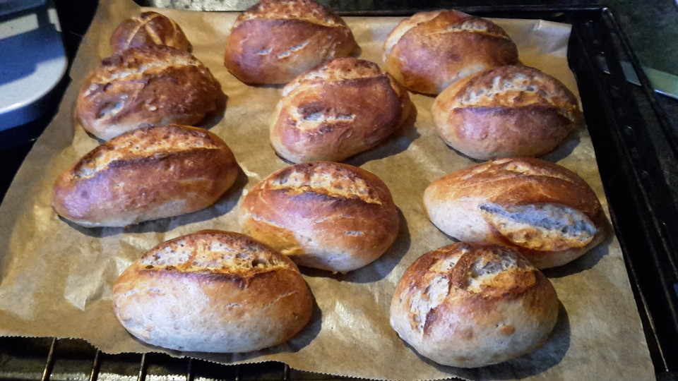 Knusprige luftige lockere Brötchen von maxi1963 | Chefkoch.de