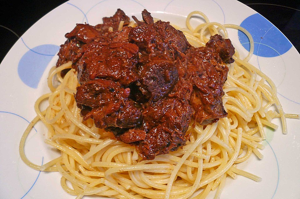 Omas Gulasch mit Nudeln von kochfee1982 | Chefkoch.de