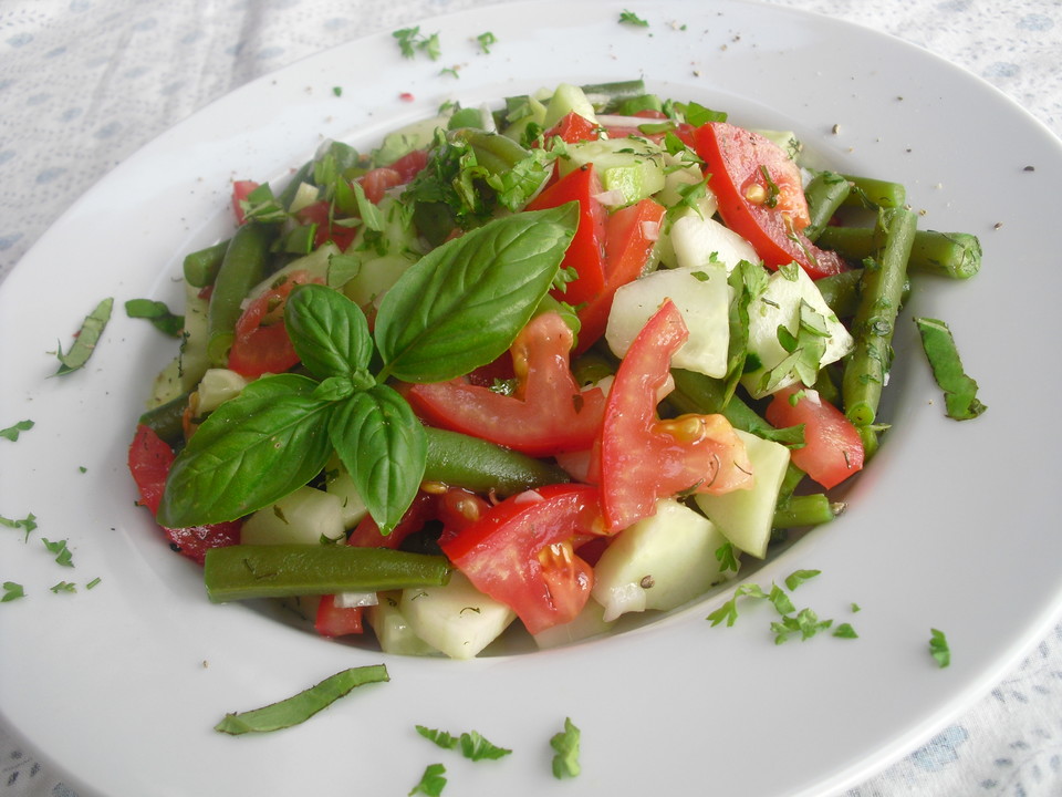 Salat mit Gurke, Tomate, Bohnen von blondesDornröschen | Chefkoch.de