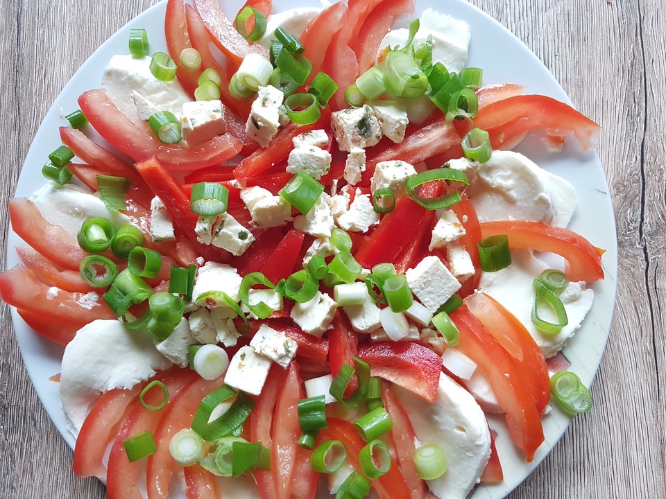 Tomatensalat mit Feta oder Mozzarella von blondesDornröschen | Chefkoch.de