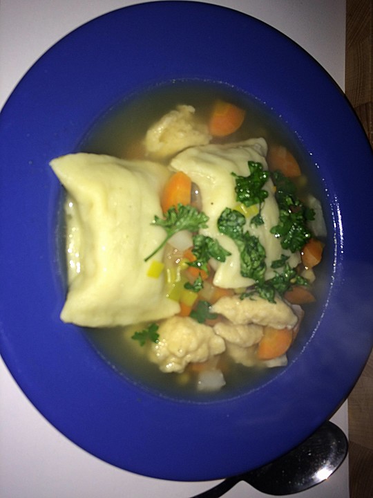 Schnelle Maultaschensuppe mit selbst gemachten Riwwele von chloe007 ...