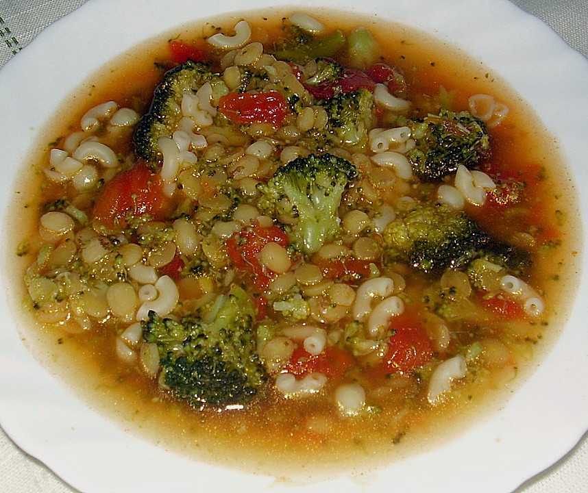 Brokkoli - Gemüsesuppe mit Roten Linsen und Nudeln von coquelicot ...