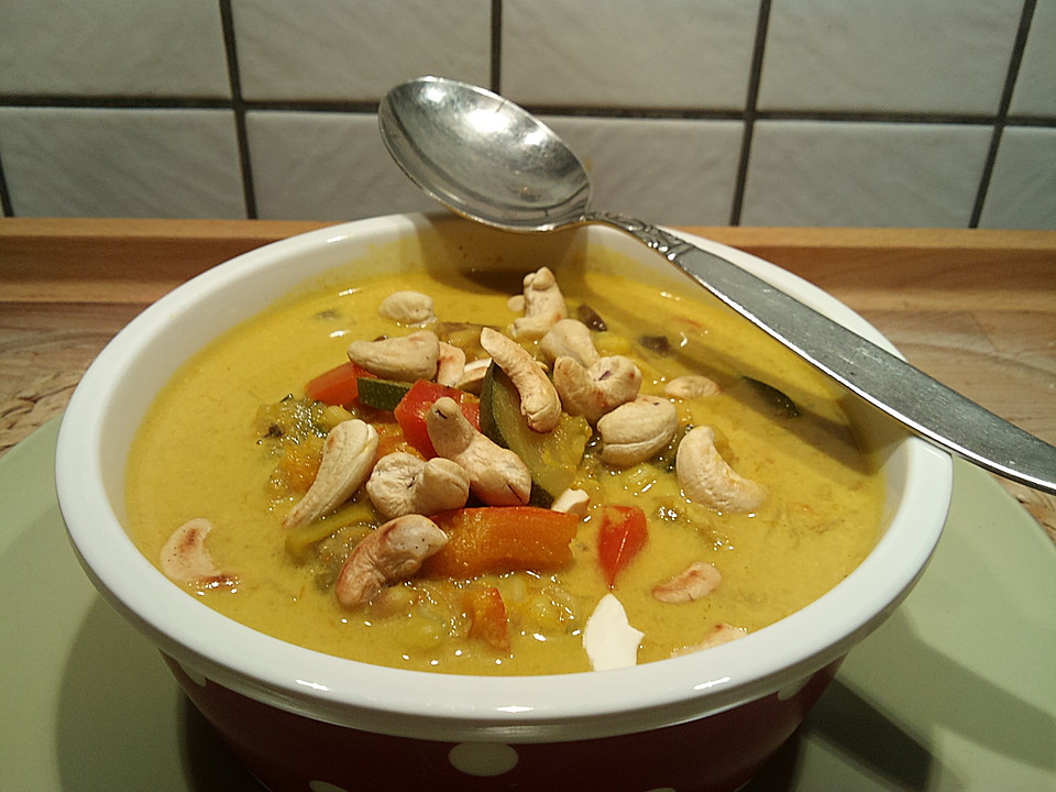 Asiatische Kokos-Gemüse-Suppe mit Erdnüssen von gloryous | Chefkoch.de