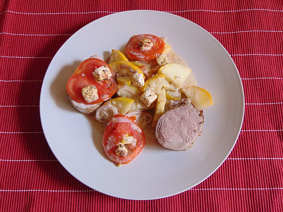 Mariniertes Schweinefilet mit Tomaten und Schafskäse überbacken mit ...