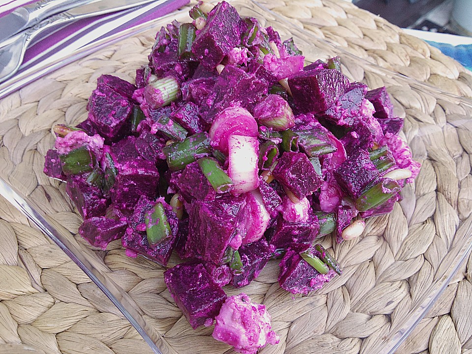 Rote Bete-Salat mit Fetakäse und Pinienkernen von gloryous | Chefkoch.de