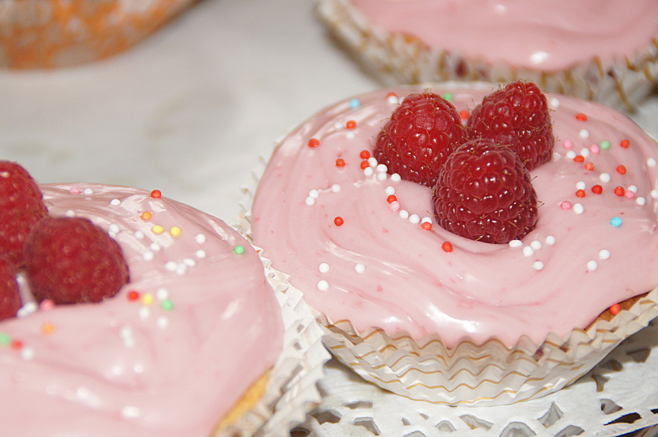 Himbeer-Joghurt-Cupcakes mit Himbeer-Frosting von Ajaj-Logicstiks ...