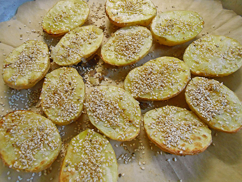 Sesam-Ofenkartoffeln mit Koriander-Minze-Quark von MoniRigatoni ...