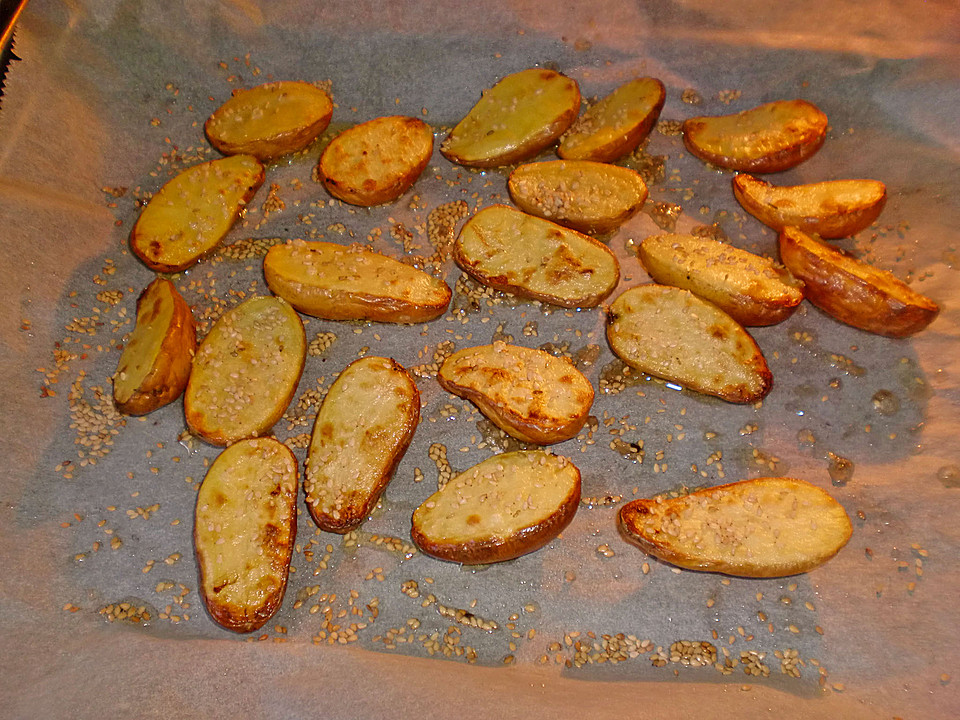 Sesam-Ofenkartoffeln mit Koriander-Minze-Quark von MoniRigatoni ...