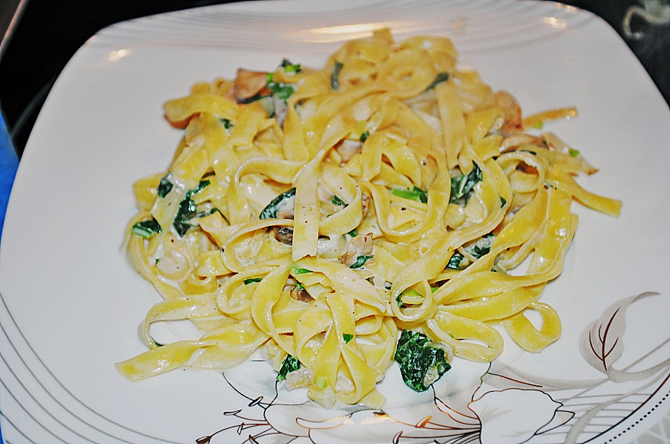 Tagliatelle in Pilz-Bärlauch-Parmesan Soße von phoenixxe | Chefkoch.de