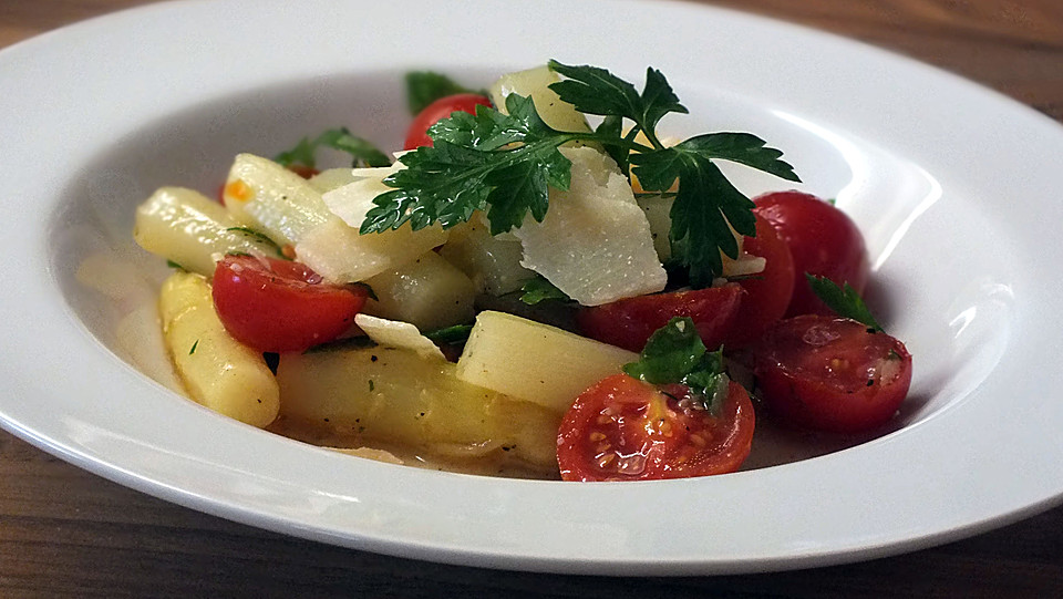 Spargel-Tomaten-Salat mit Parmesan von IzabelaWick | Chefkoch.de