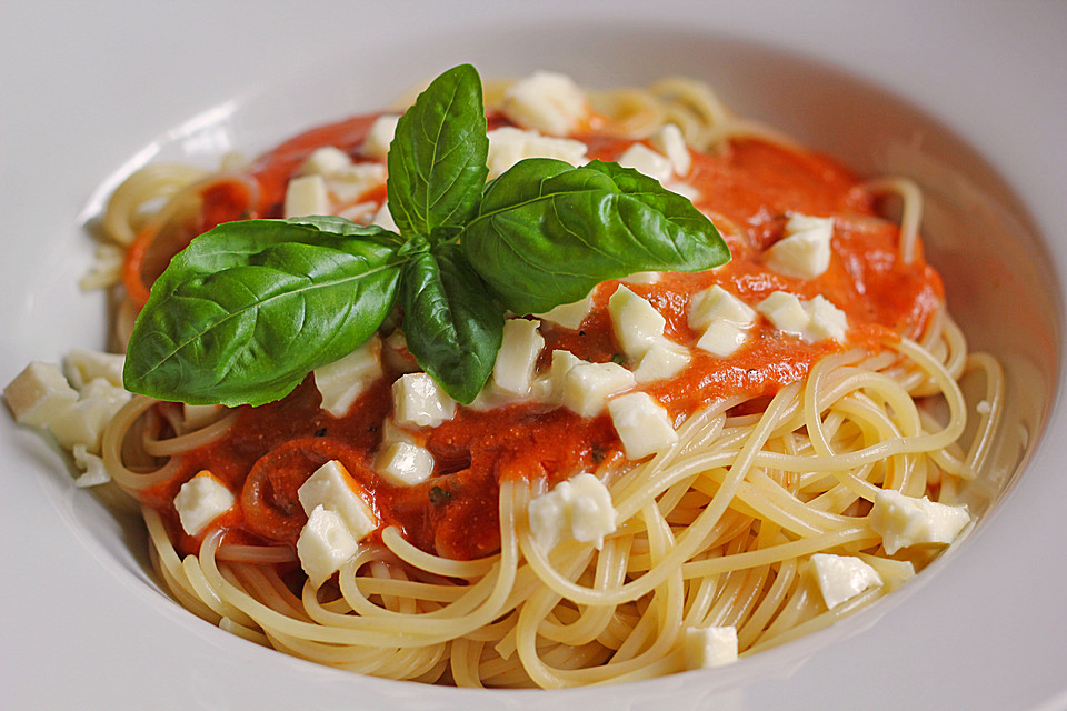 Pasta in Tomaten-Feta-Soße von cucina_mia | Chefkoch.de Pasta in Tomaten-Feta-Soße von cucina_mia | Chefkoch.de