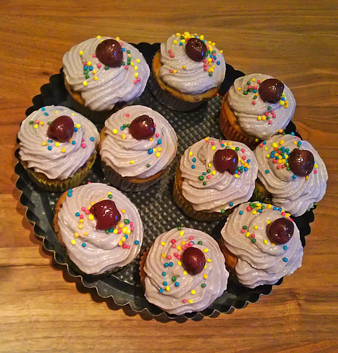 Kirsch-Cupcakes mit Zitronen-Frischkäse-Frosting von ToxicMonkey ...