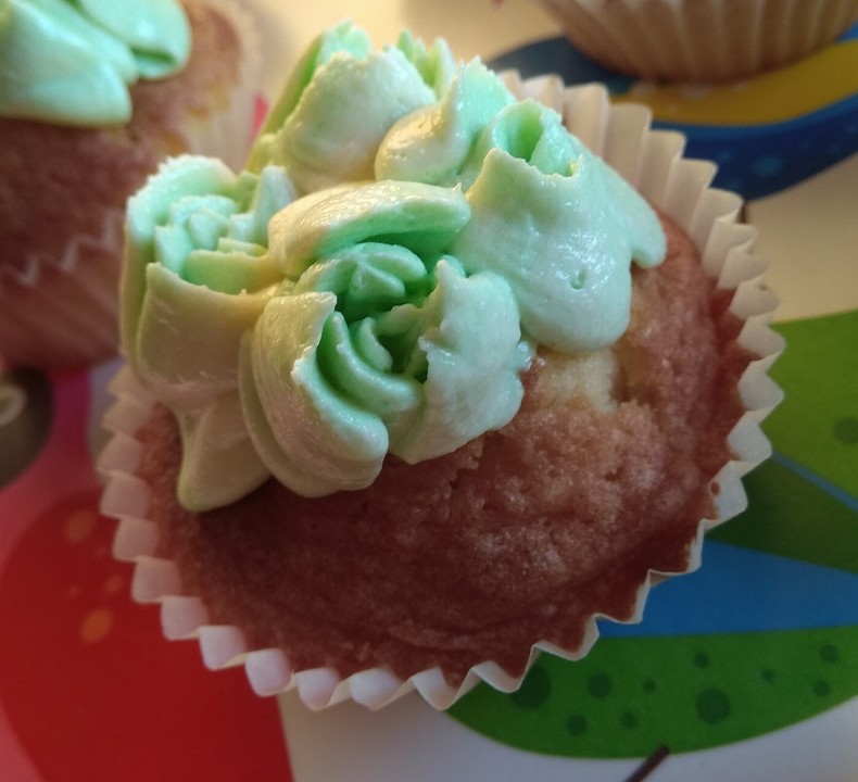 Vanille-Cupcakes mit Buttercreme von Supermausi | Chefkoch.de