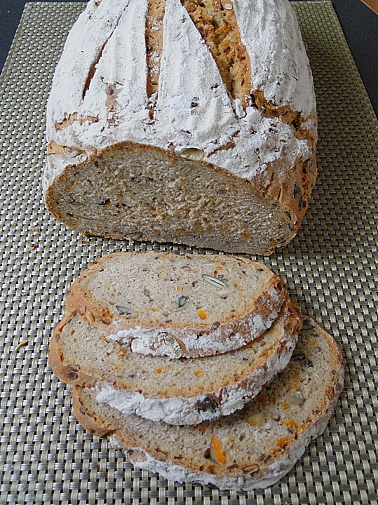 Körniges Dinkel-Möhren-Brot von Backmouse | Chefkoch.de