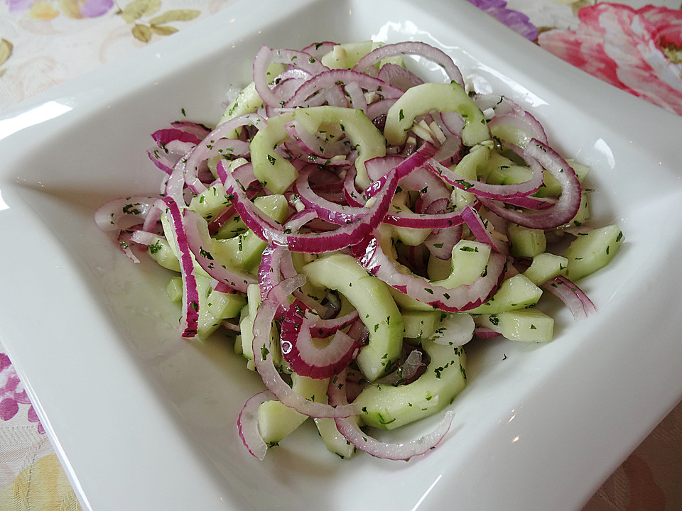 Gurkensalat mit roten Zwiebeln von guess1006 | Chefkoch.de