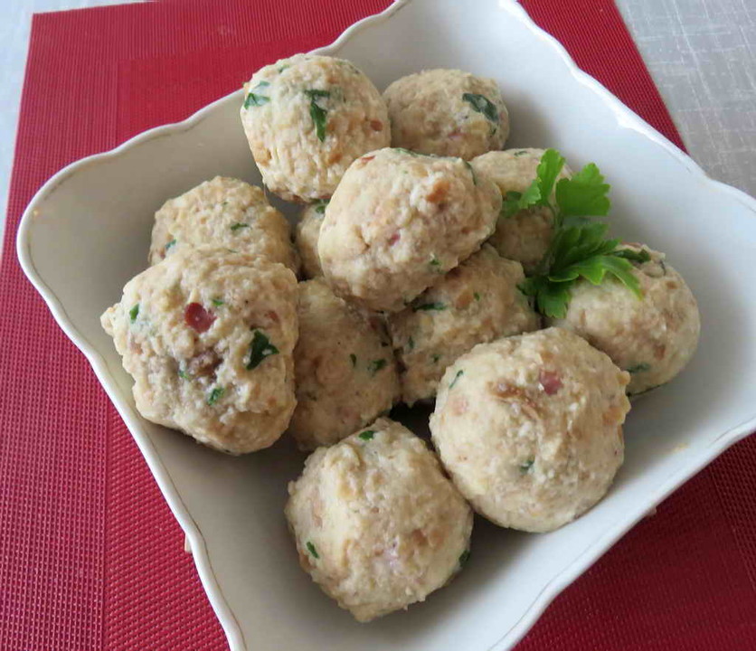 Semmelknödel mit Speck nach Uromas Art von gabriele9272 | Chefkoch.de