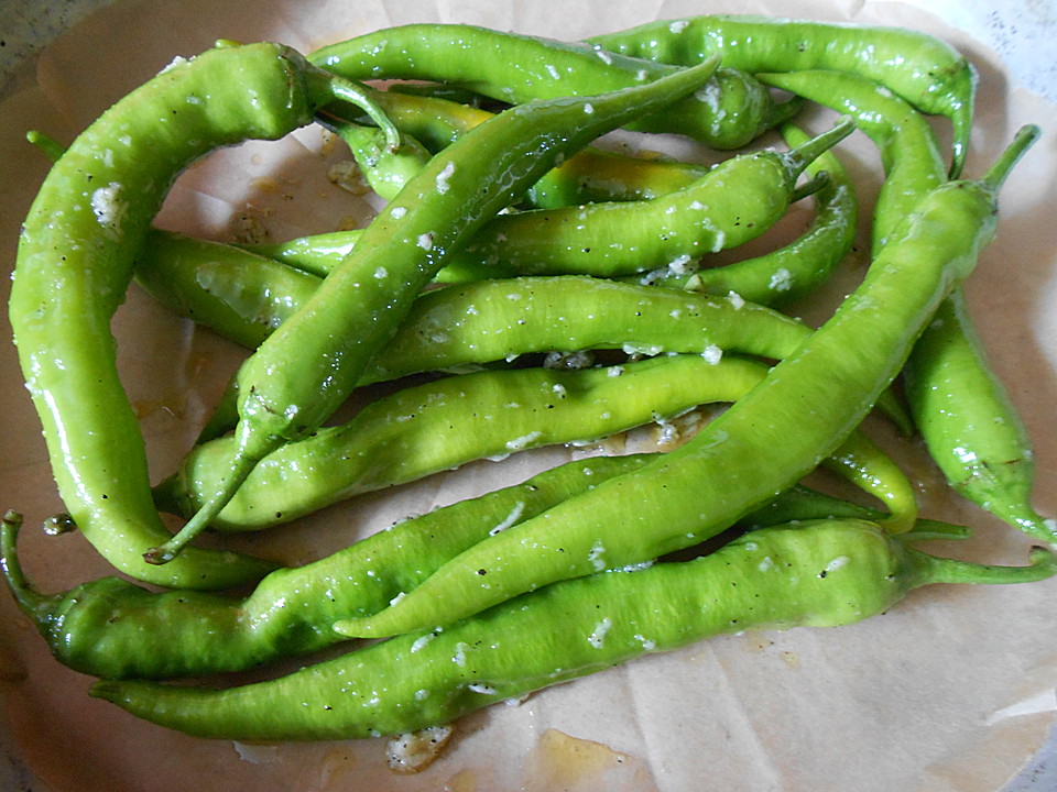 Peperoni im Ofen oder auf dem Grill gebacken von streifenhoernchen